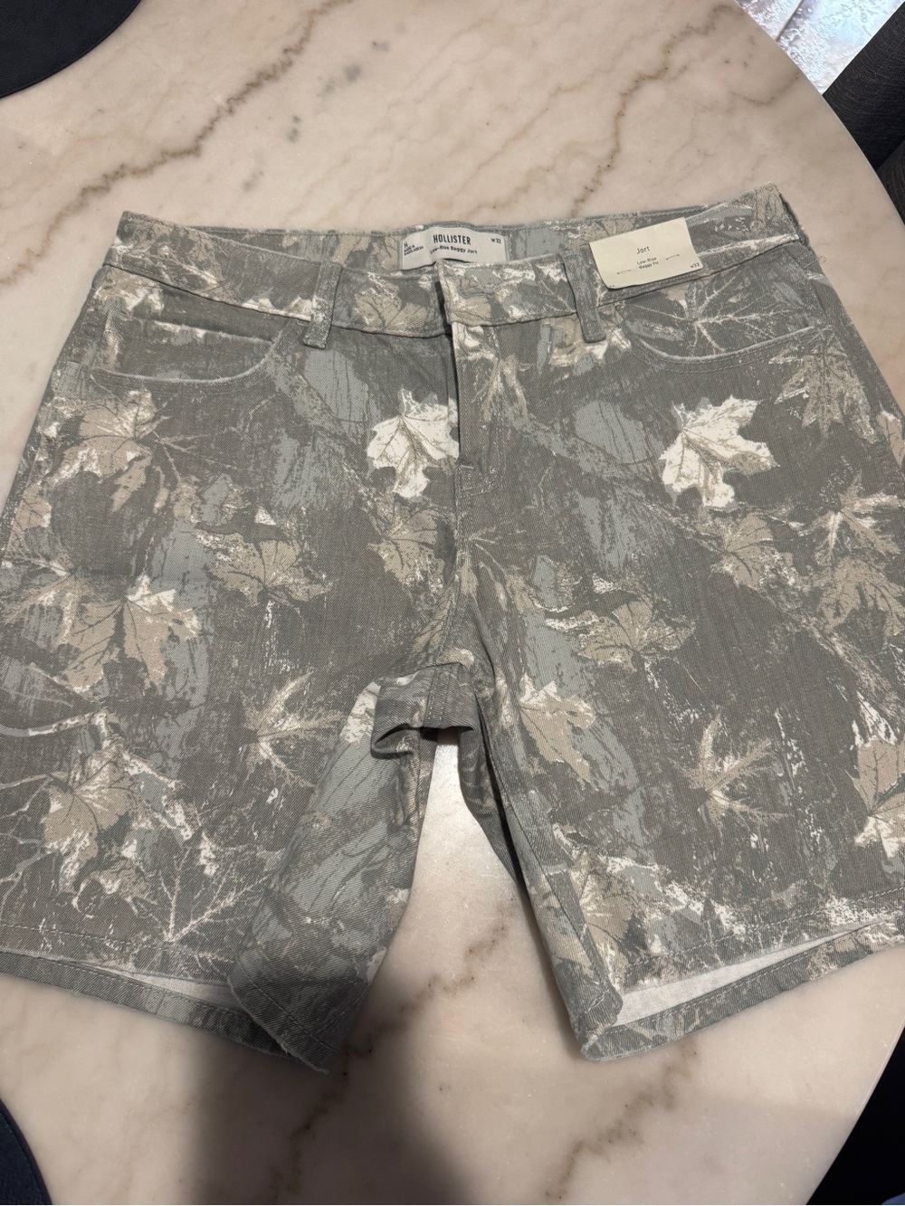 Hollister Women’s Camo Print Jort